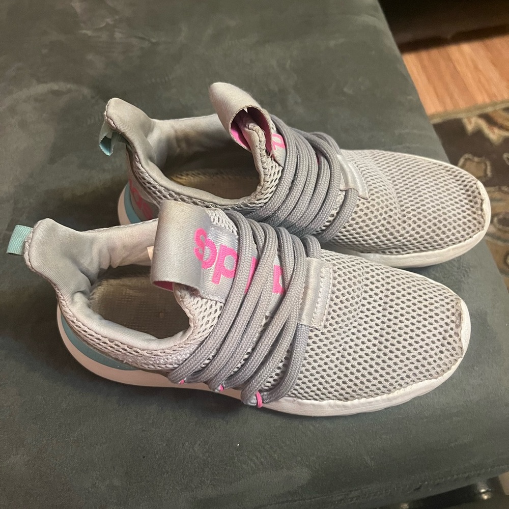 Girls tennis shoes